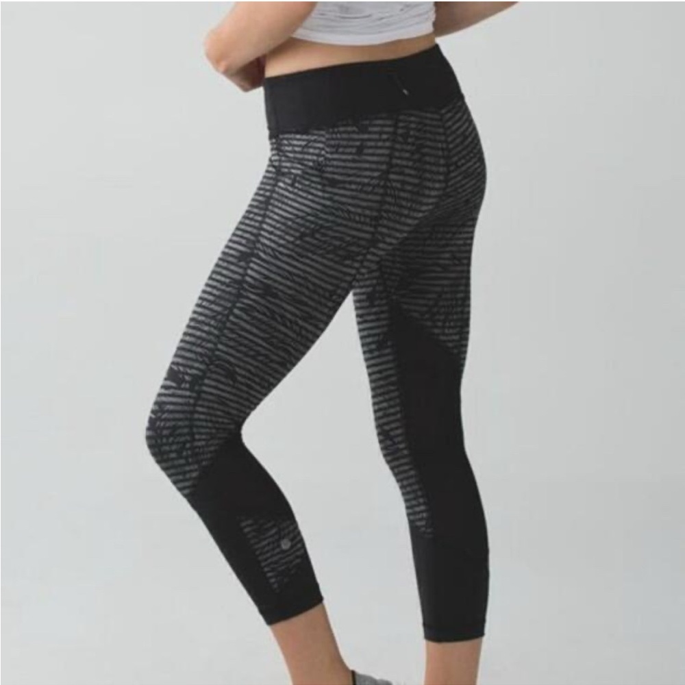 Lululemon Pace Rival Crop Full-On Luxtreme 23” in Banana Leaf